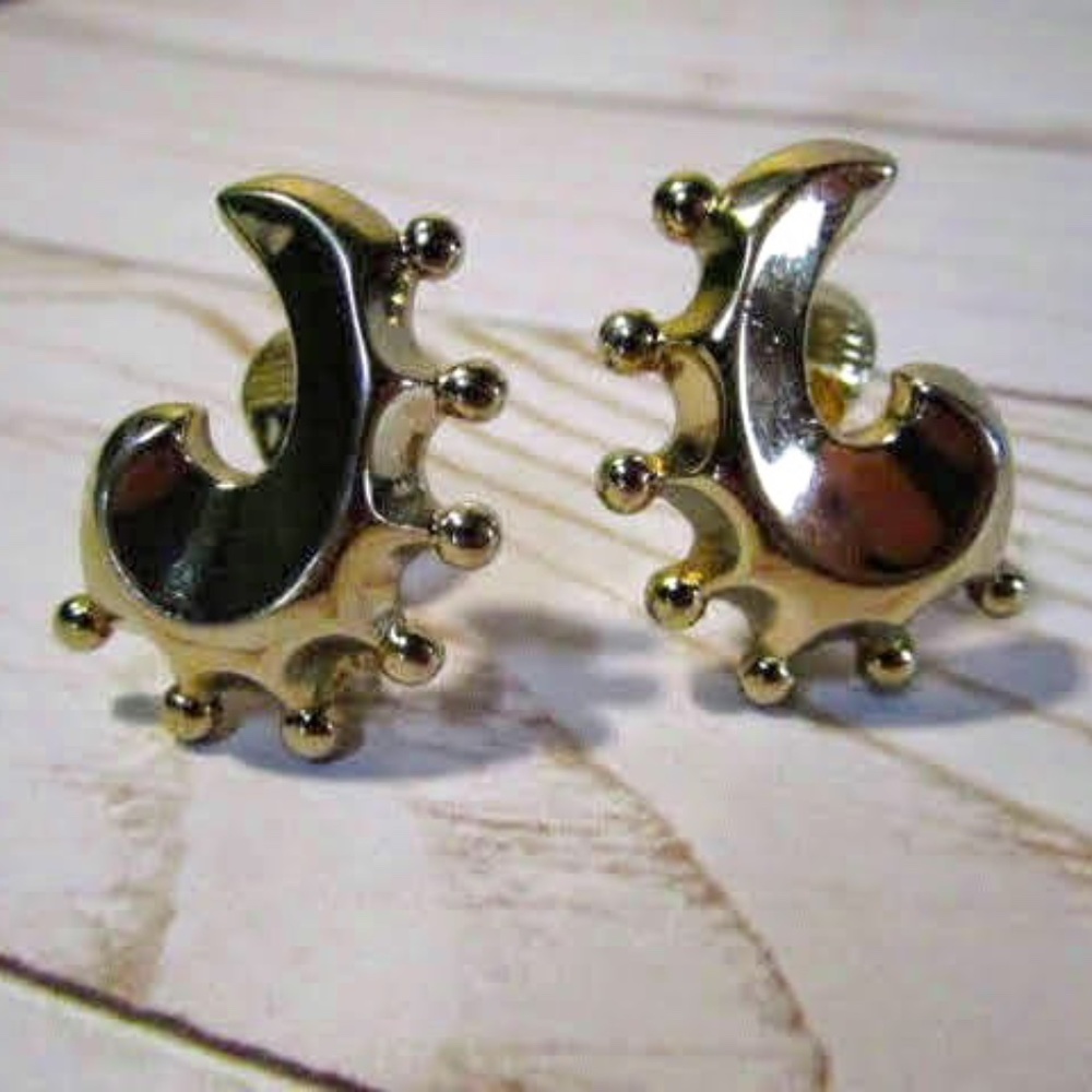 Vintage Monet Gold Clip Paisley Swirl Earrings